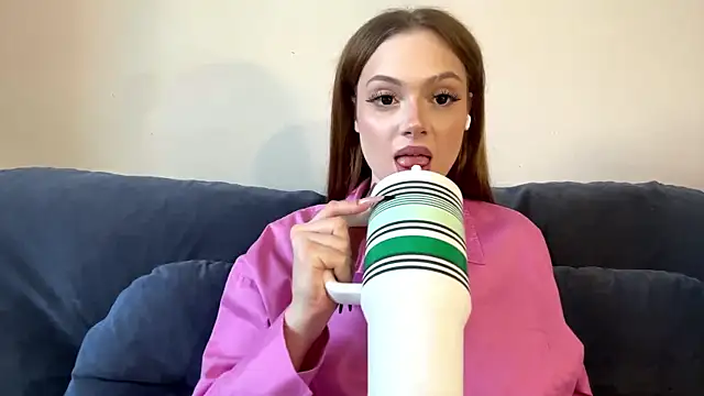 itskylieee online show from July 2026 03:03:02 PM