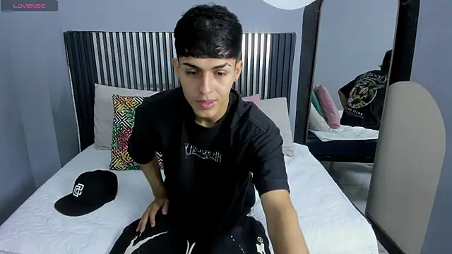 Axel Mendozaa online show from July 2026 08:04:02 PM