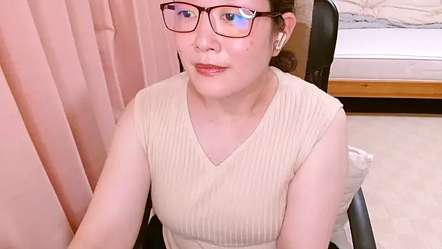 LENA-xo online show from July 2026 02:43:02 PM