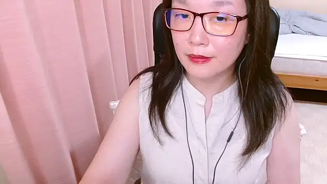 LENA-xo online show from July 2026 02:58:02 PM