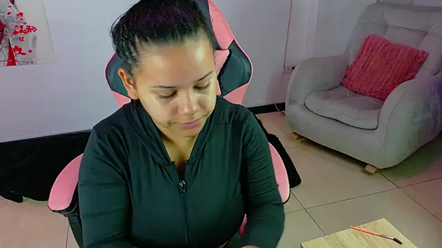 NahomyEvans online show from July 2026 10:57:02 AM