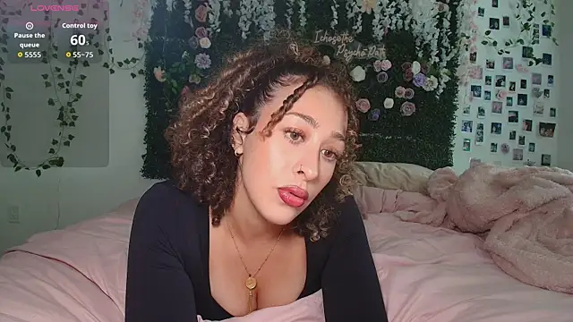 LyraCovee online show from June 2026 12:35:02 AM