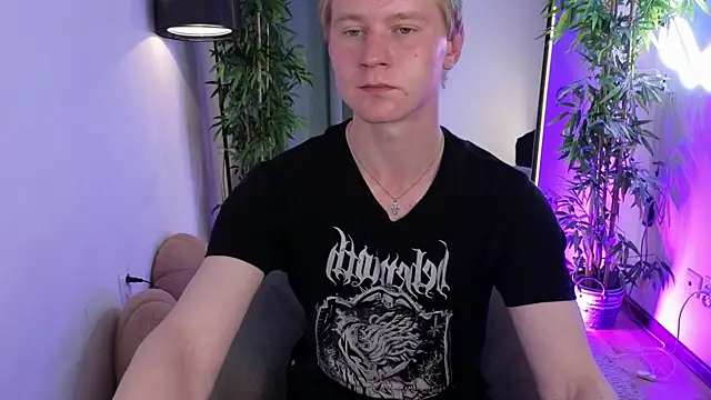Snapshot of softdeutch chatting on June 2026 10:03:02 PM softdeutch online show from June 2026 10:03:02 PM