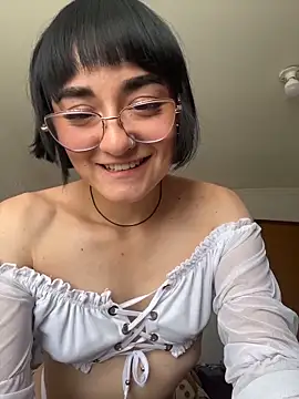 Snapshot of Aleja_B chatting on July 2026 08:55:02 PM Aleja B online show from July 2026 08:55:02 PM