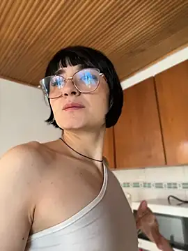 Snapshot of Aleja_B chatting on July 2026 05:15:01 PM Aleja B online show from July 2026 05:15:01 PM