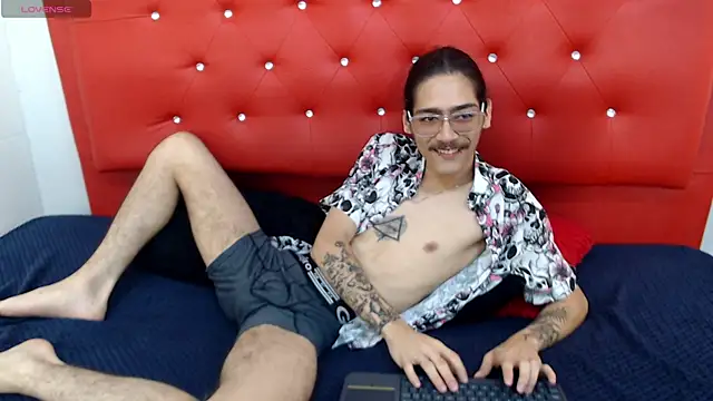 Snapshot of bigcock_robert chatting on June 2026 07:24:02 PM bigcock robert online show from June 2026 07:24:02 PM