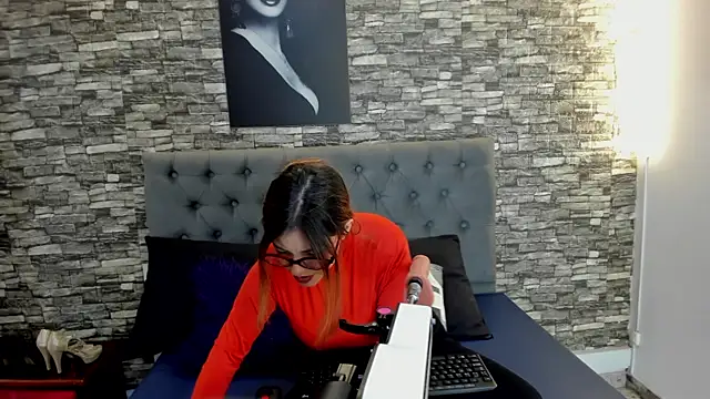 Snapshot of AngeliqueGirard chatting on July 2026 09:11:01 PM AngeliqueGirard online show from July 2026 09:11:01 PM