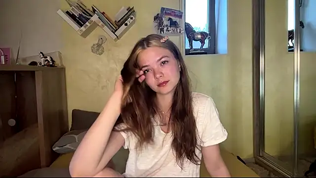 AvrilGillig online show from June 2026 04:16:02 PM