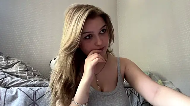 Snapshot of CloudyFoxy chatting on June 2026 11:08:02 AM CloudyFoxy online show from June 2026 11:08:02 AM