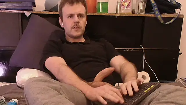 Snapshot of kinkyboipig chatting on June 2026 07:44:01 AM kinkyboipig online show from June 2026 07:44:01 AM