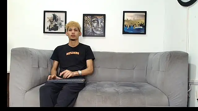 Hot skinny guys online show from June 2026 07:17:01 PM