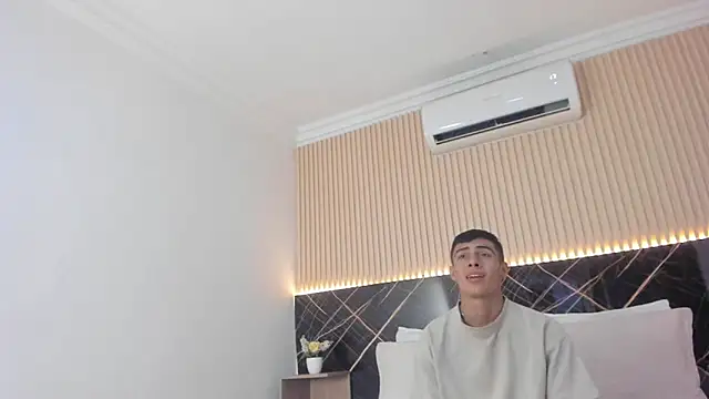 Bruno fox online show from June 2026 07:17:01 PM