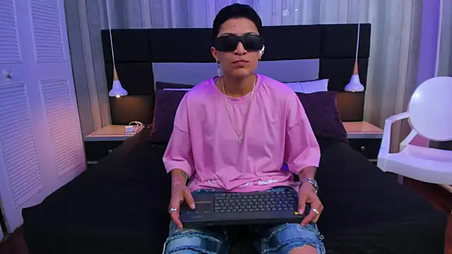 Pixelriott online show from June 2026 08:00:02 PM