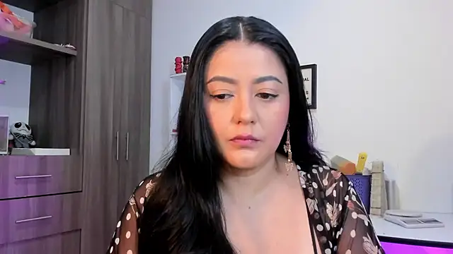 LauraToro  online show from June 2026 01:36:01 PM