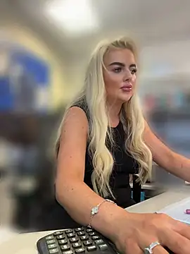 BarbieLeahX online show from June 2026 02:27:01 PM