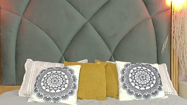 Chloemendoza online show from June 2026 04:00:01 AM