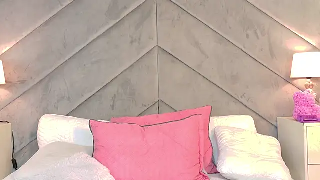 Chloemendoza online show from June 2026 06:16:02 AM