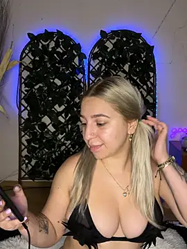 Snapshot of xLexi chatting on June 2026 09:40:01 AM xLexi online show from June 2026 09:40:01 AM