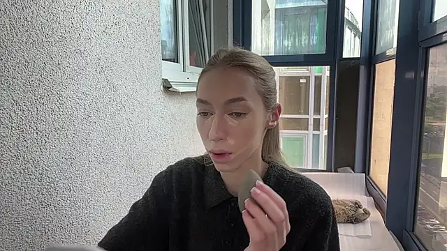 TraceyHowey online show from July 2026 09:13:01 AM