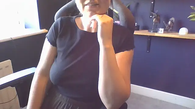 Snapshot of EvieXP chatting on July 2026 02:32:02 PM EvieXP online show from July 2026 02:32:02 PM