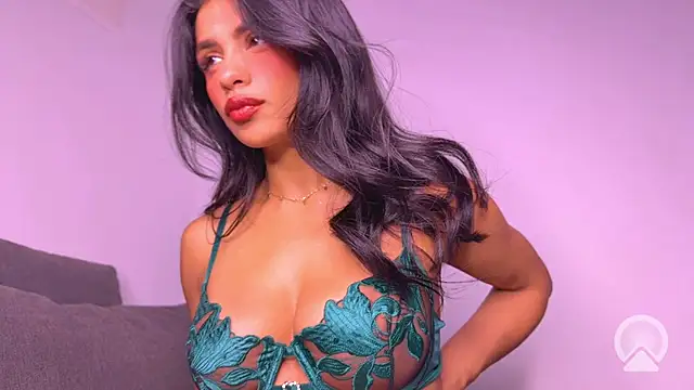 Snapshot of EmilyLuxx chatting on July 2026 02:40:01 AM EmilyLuxx online show from July 2026 02:40:01 AM