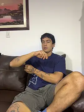 Crisloverrr online show from July 2026 11:43:01 PM