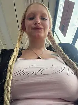 Elfi InPublic online show from July 2026 04:06:02 AM