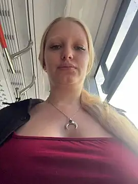 Elfi InPublic online show from July 2026 04:05:02 AM