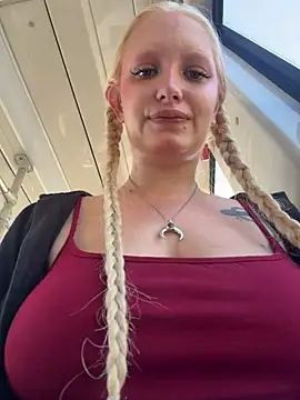 Elfi InPublic online show from July 2026 04:25:01 AM