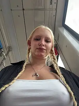 Elfi InPublic online show from July 2026 04:07:01 AM