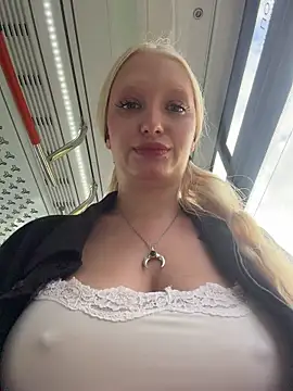 Elfi InPublic online show from July 2026 04:07:02 AM