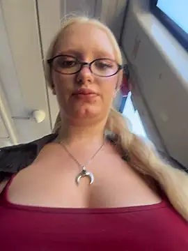 Elfi InPublic online show from July 2026 04:27:01 AM