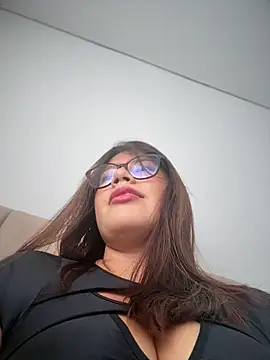 Saracalderon online show from July 2026 01:16:01 PM