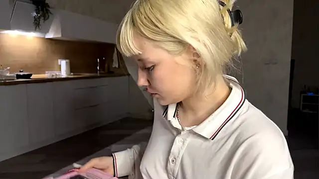 Emillema online show from June 2026 10:34:02 PM