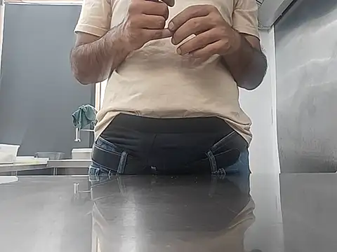 brownskinbull1 online show from July 2026 12:30:01 PM