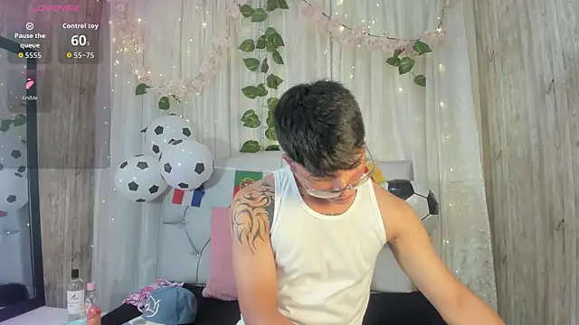Snapshot of your_kitty_boy chatting on July 2026 07:42:01 PM your kitty boy online show from July 2026 07:42:01 PM