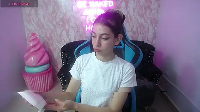 Snapshot of KiaraStar_ch chatting on July 2026 07:40:02 PM KiaraStar ch online show from July 2026 07:40:02 PM