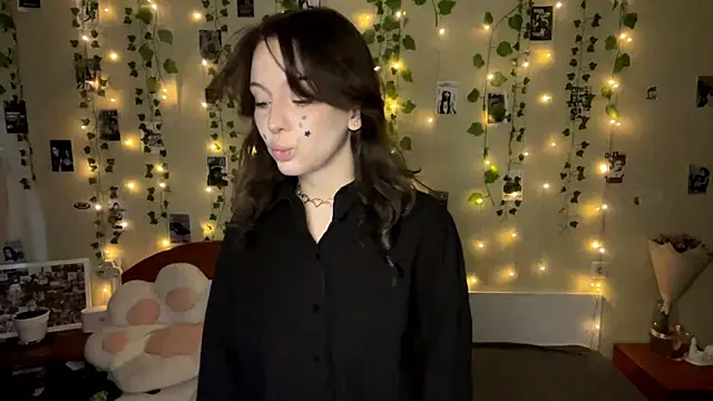 Snapshot of yanashowsy chatting on June 2026 05:32:01 PM yanashowsy online show from June 2026 05:32:01 PM