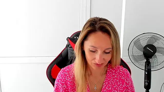 LilyDreamm online show from June 2026 06:43:02 AM