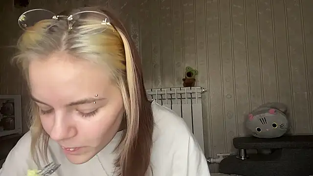 KimWarner online show from June 2026 07:05:02 AM