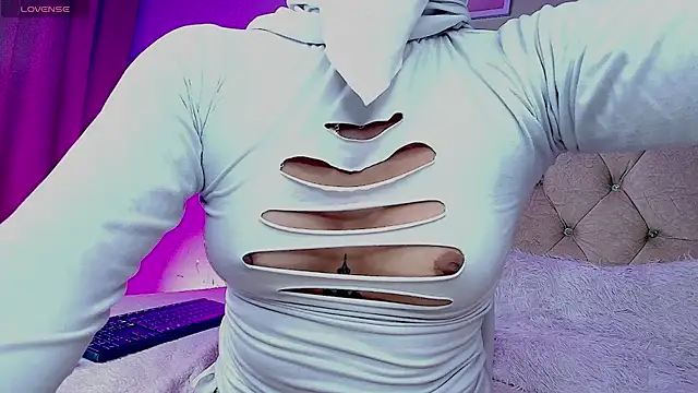 Pinkie Amour online show from July 2026 01:42:01 AM