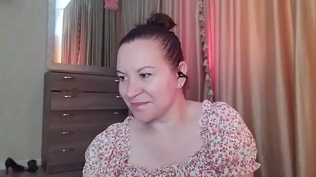 Lauralison online show from July 2026 02:32:01 PM