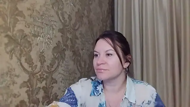 Lauralison online show from July 2026 08:40:01 PM