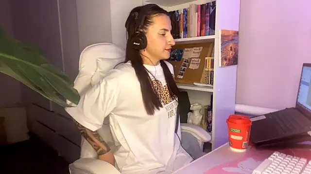 Monica Cutersseys online show from June 2026 05:50:02 PM