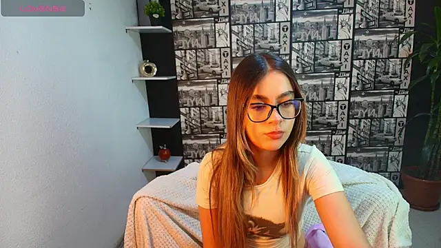 Snapshot of mia_desiring chatting on July 2026 07:21:01 PM mia desiring online show from July 2026 07:21:01 PM
