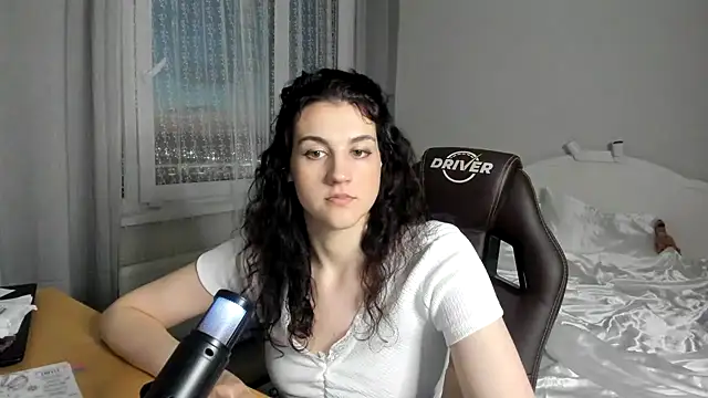 Avelinatt online show from July 2026 09:21:02 PM