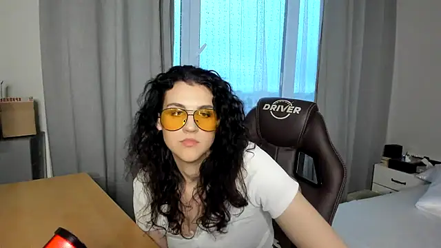 Avelinatt online show from July 2026 07:05:01 PM
