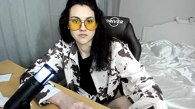Avelinatt online show from July 2026 08:52:02 PM
