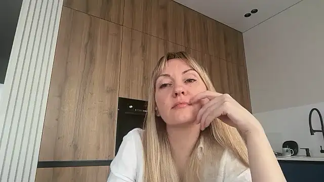 Dorielle online show from July 2026 02:03:01 PM