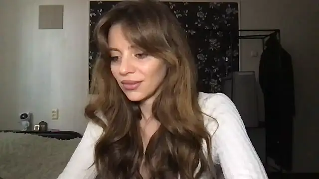 Snapshot of Solenne chatting on June 2026 09:37:01 AM Solenne online show from June 2026 09:37:01 AM